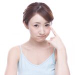 しわが気になる女性